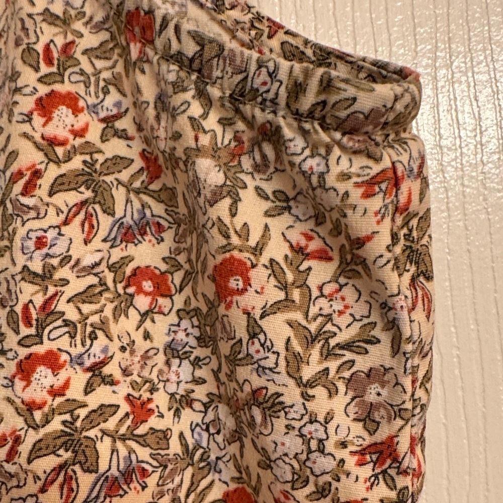 Sag Harbor Sleeveless Button-down Red & Green Floral Print Blouse. Size Medium - Picture 9 of 10